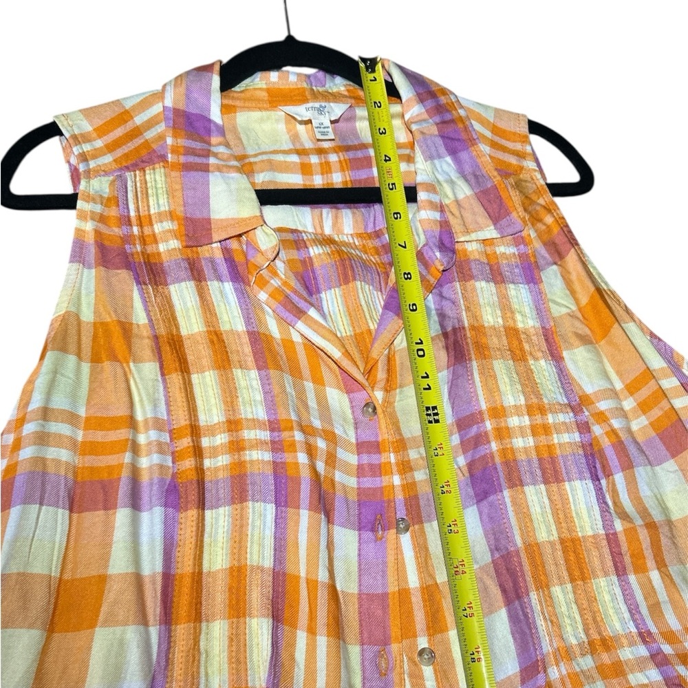 Women's Plaid Sleeveless button down shirt - Picture 3 of 5